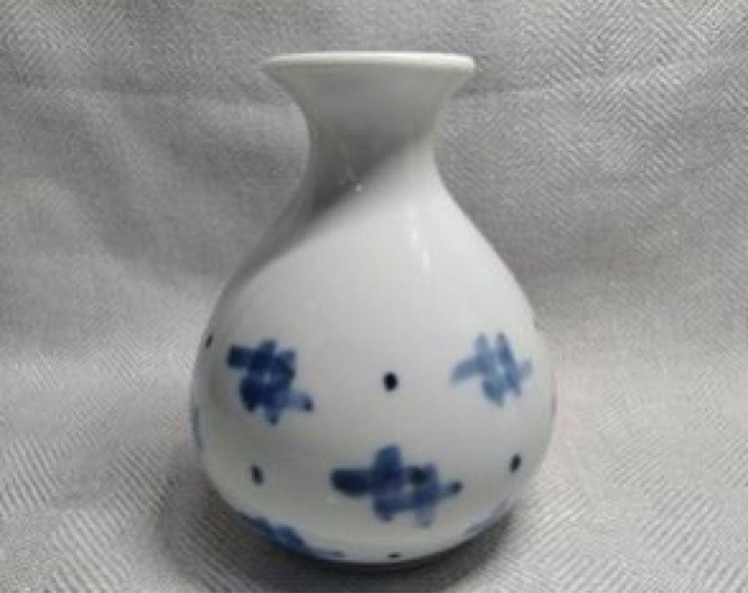 青模様の陶器花瓶