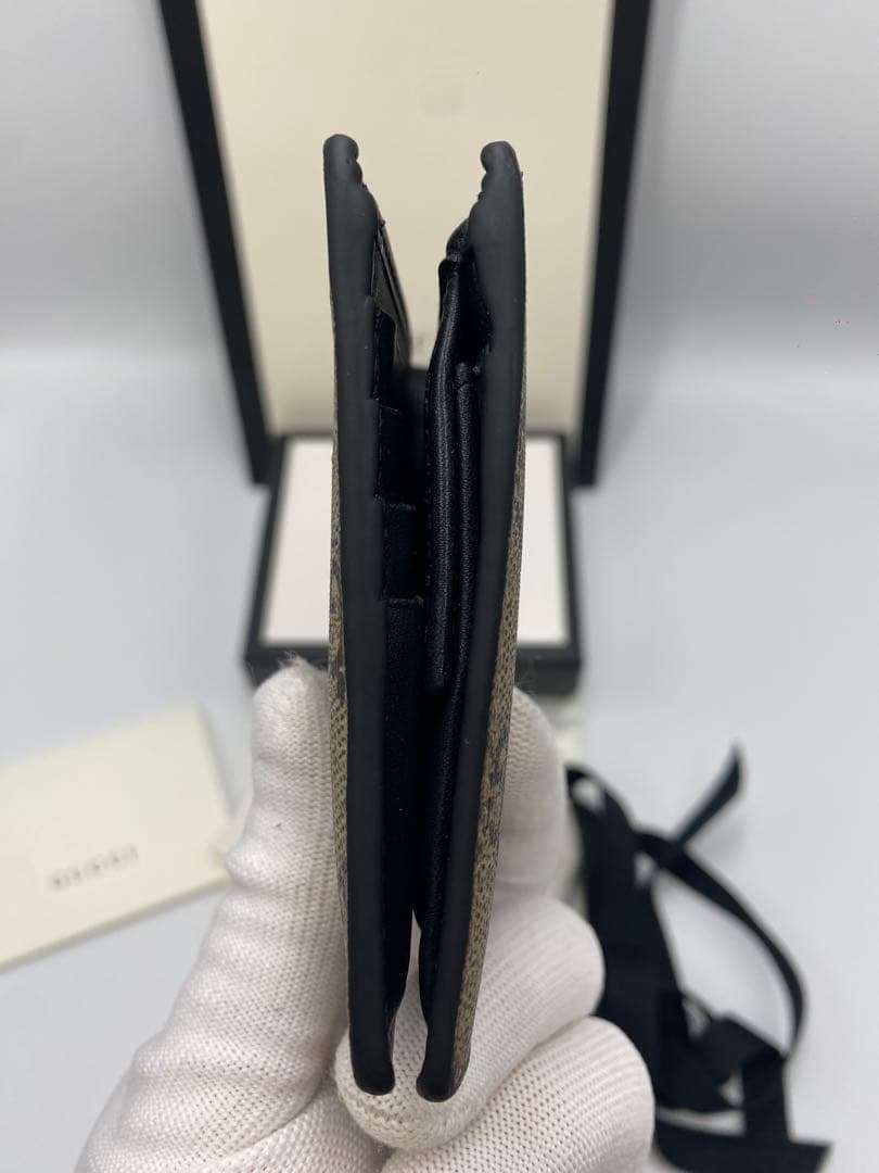 人気品‼美品 グッチ 折り財布 GGスプリーム　スネーク ヘビ 蛇 ベージュ