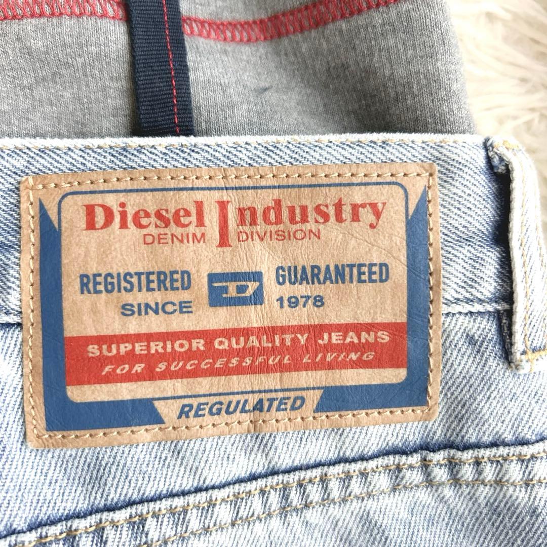 新品✨タグ付き❤️ディーゼル　近年モデル　QRタグ　ボタンフライ　Dロゴ