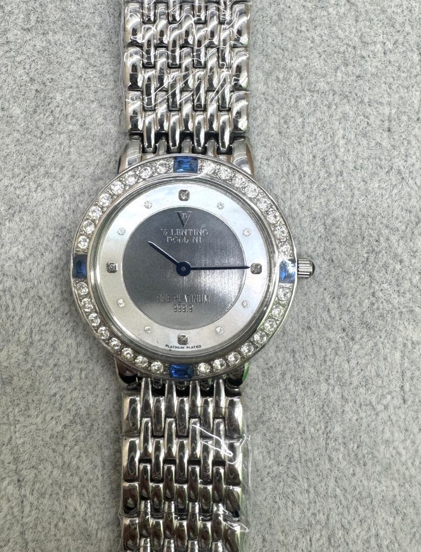 ★新品未使用★VALENTINO DOMANI 腕時計 999.9　稼働品