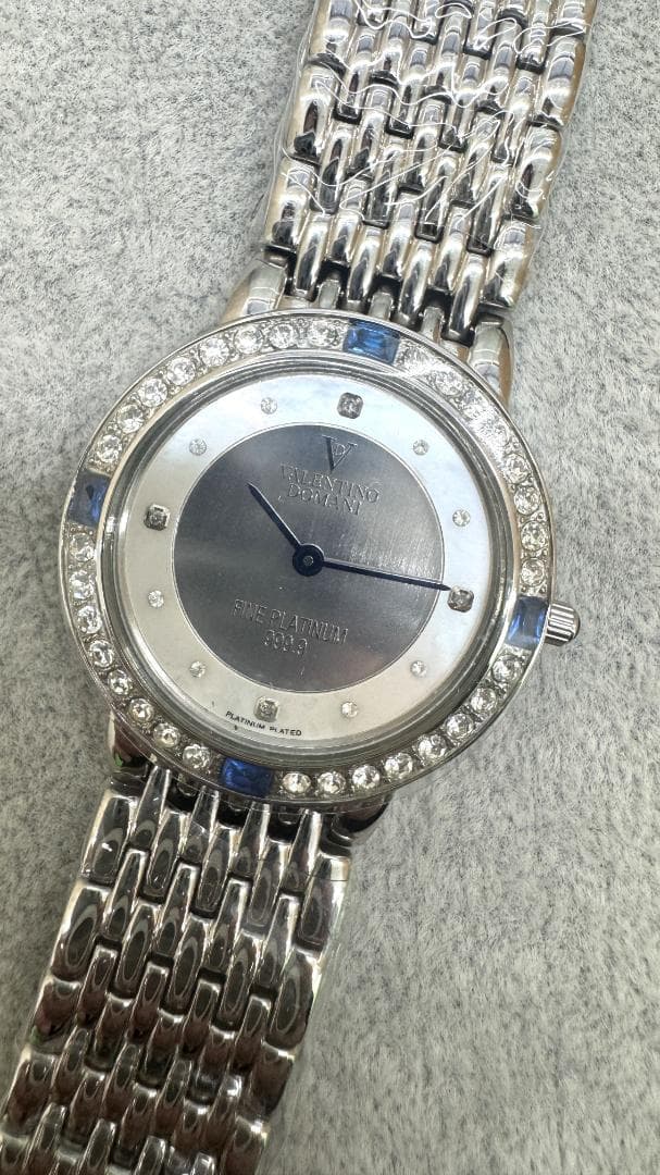 ★新品未使用★VALENTINO DOMANI 腕時計 999.9　稼働品