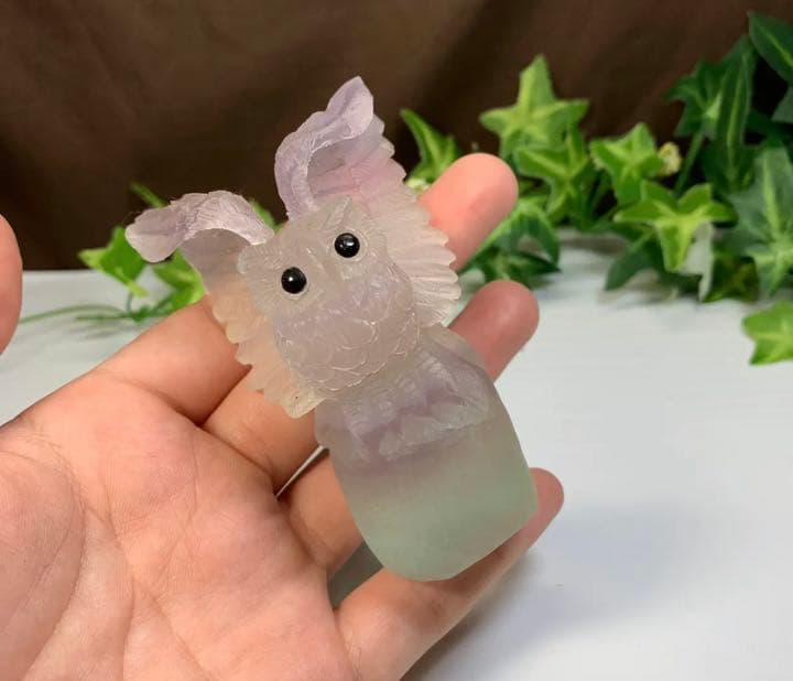 繊細な彫刻☆天使のような可愛いフローライトふくろう 置物