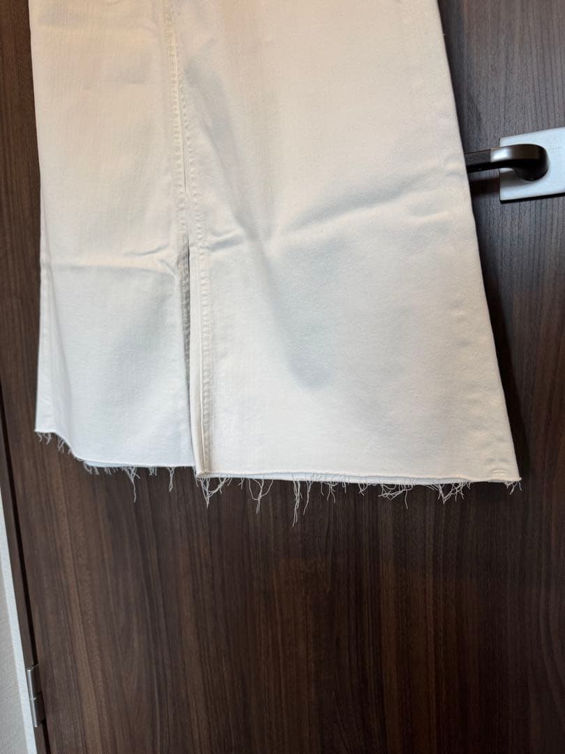 新品　ヤヌーク　ワイドフレアデニムパンツ　サイズ27