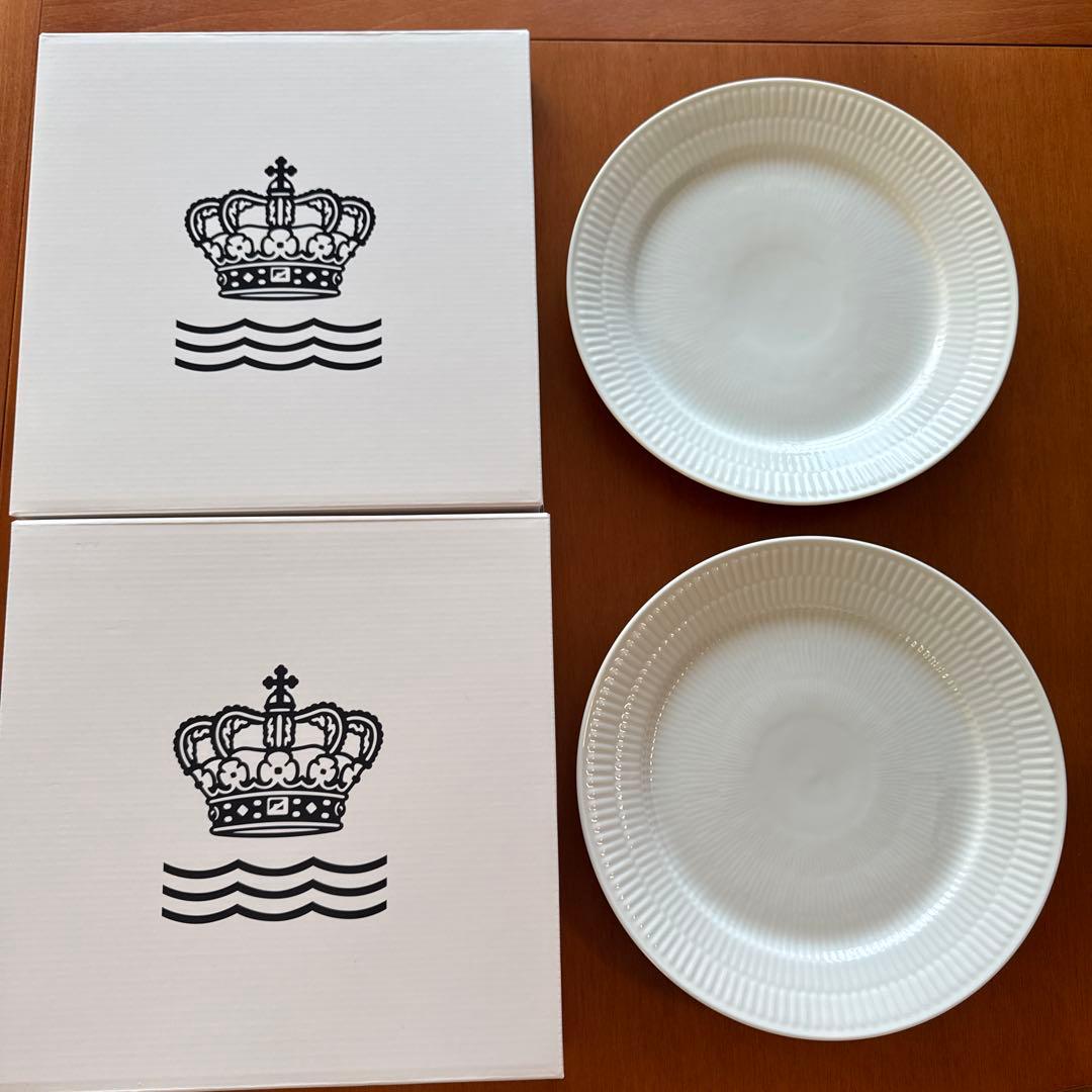 新品未使用　ホワイトフルーテッドプレート25cm✖️2枚