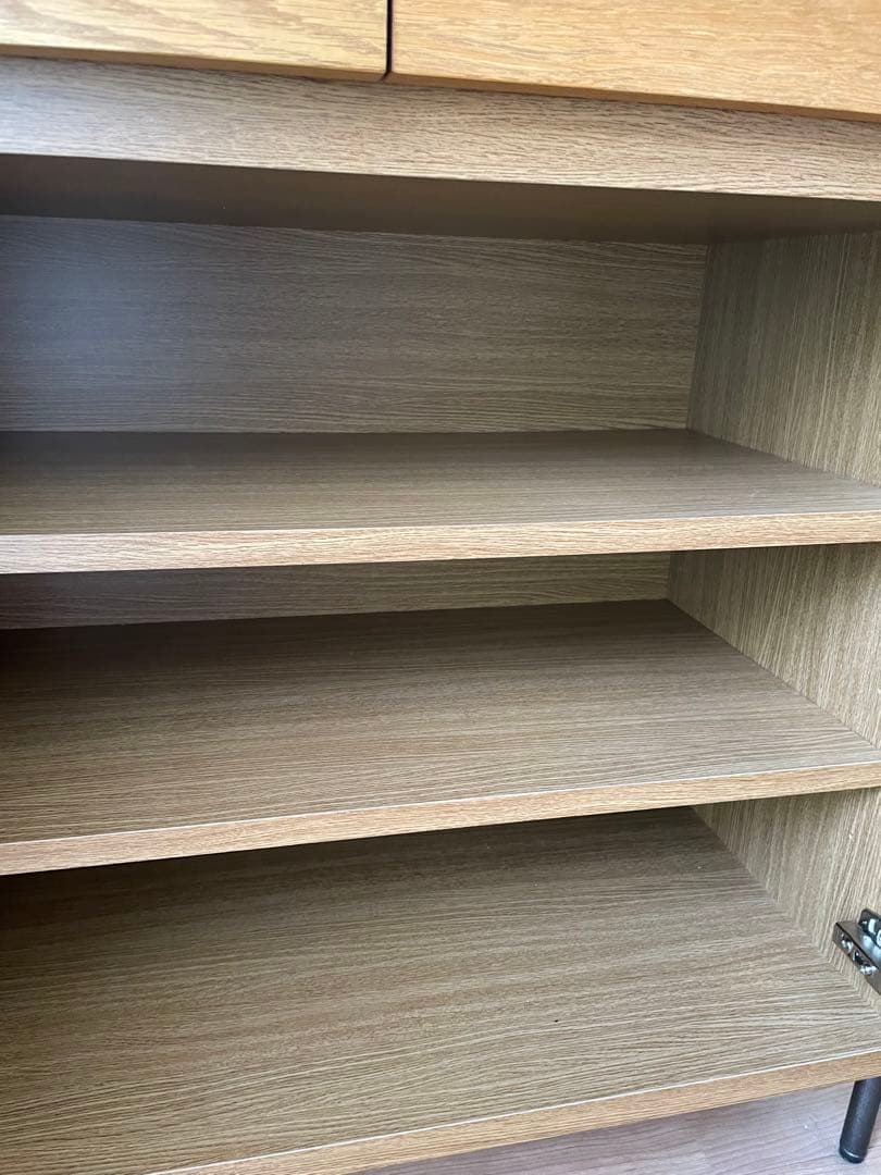 アデペシュ　キッチンボード　食器棚　カデル