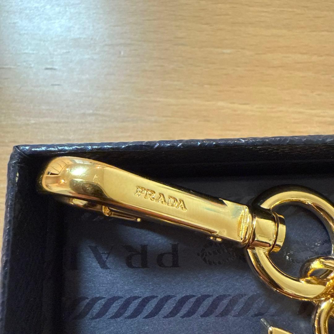 新品　PRADA プラダ キーリング　キーホルダー ネコ　ゴールド×ローズ