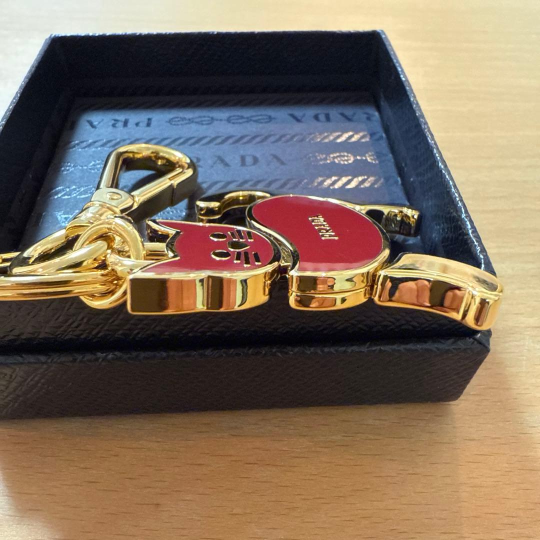 新品　PRADA プラダ キーリング　キーホルダー ネコ　ゴールド×ローズ