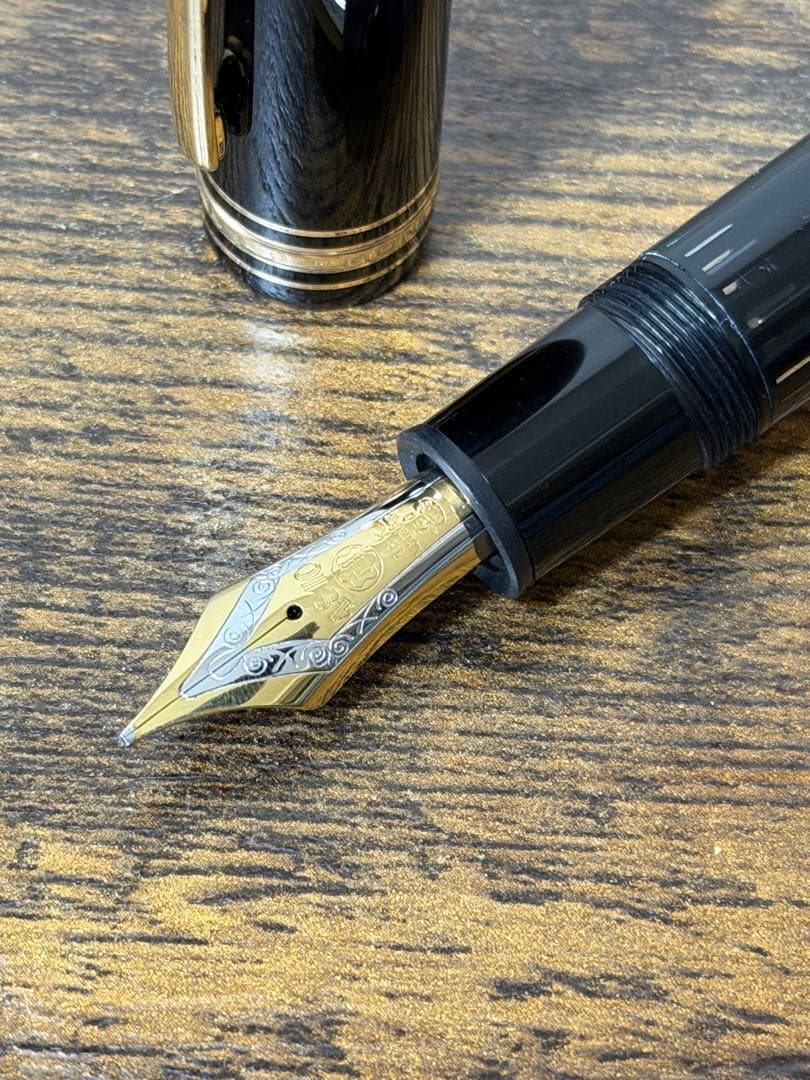 未使用に近い　149　BBニブ　18K ゴールド　三帯　ヘミングウェイ　万年筆
