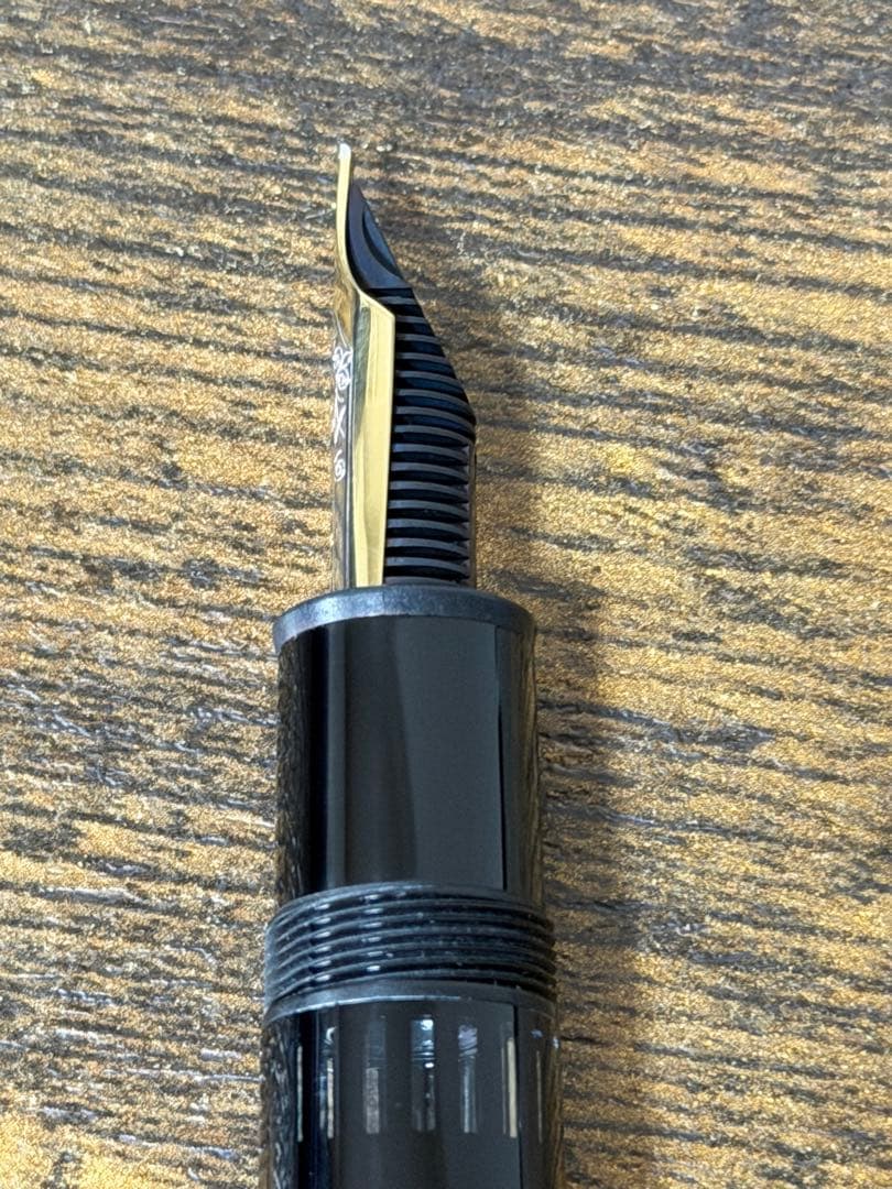 未使用に近い　149　BBニブ　18K ゴールド　三帯　ヘミングウェイ　万年筆