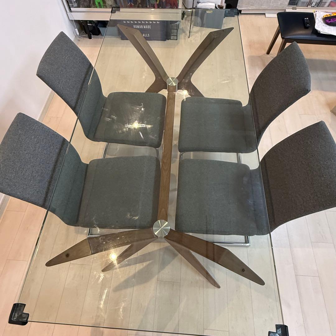 出品8/9まで！！カリガリス　ダイニングテーブル