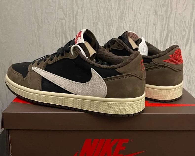Travis Scott Nike Air Jordan 1 Low ダークモカ