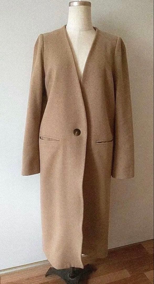マメクロゴウチ ノーカラーロングコート ベージュ