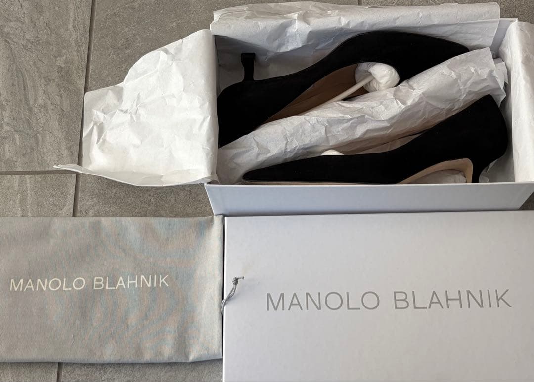 箱保存袋付き マノロブラニク VARENNA スウェード　黒　35.5