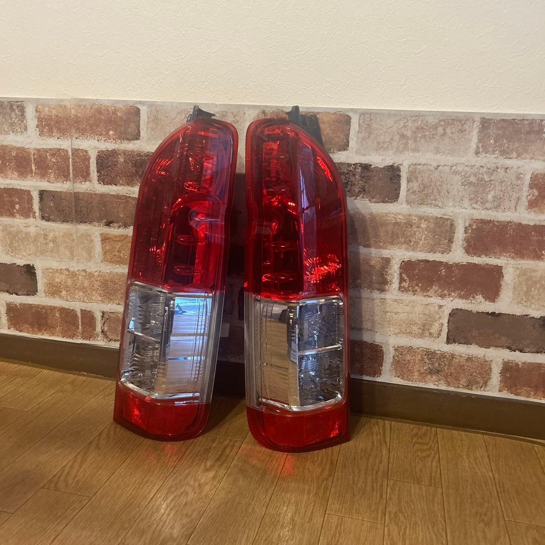キム兄‼️ 200系ハイエーステールランプ純正新車外し6型