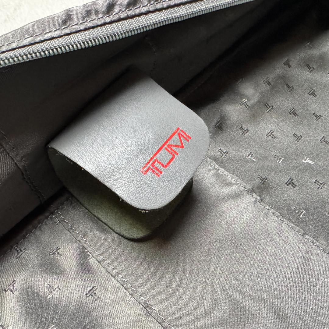 TUMI ビジネスバッグ ガーメントバッグ　旅行　ビジネス　ダイヤルロックあり