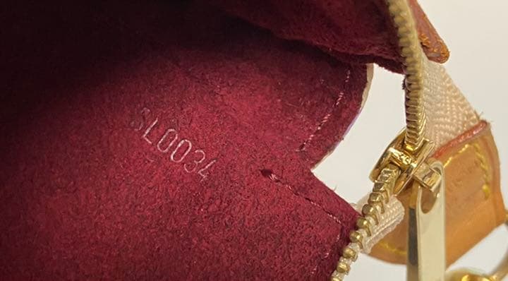 美品 ルイヴィトン　モノグラム　マルチカラー ポーチ ポシェット・アクセソワール