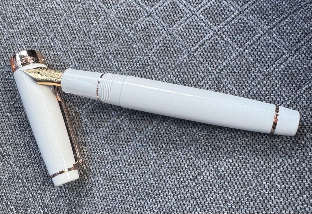 セーラー万年筆　プロフェッショナルギア　21金　ピンクゴールド　中細 (MF)