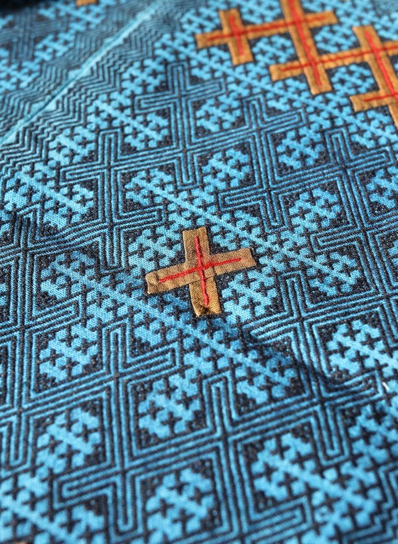 希少・手刺繍 ミャオ族伝統布／平繍テーブルクロス／ヴィンテージ民族刺繍／一点物