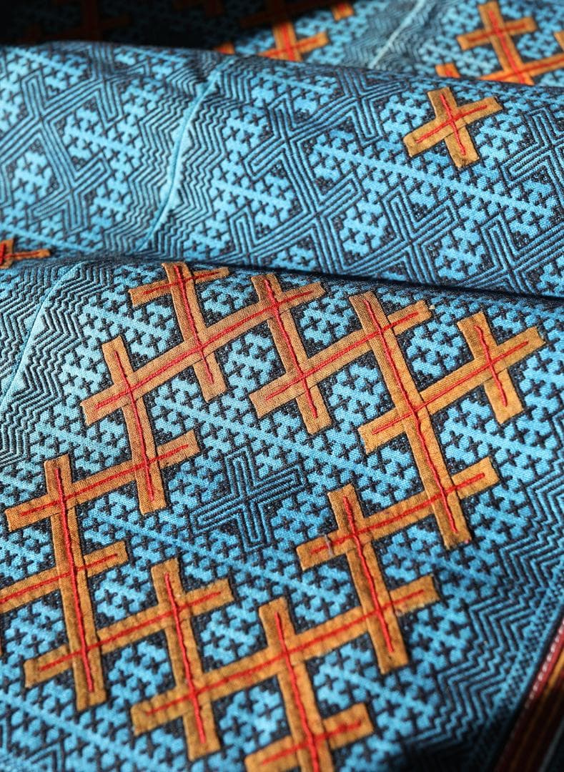 希少・手刺繍 ミャオ族伝統布／平繍テーブルクロス／ヴィンテージ民族刺繍／一点物