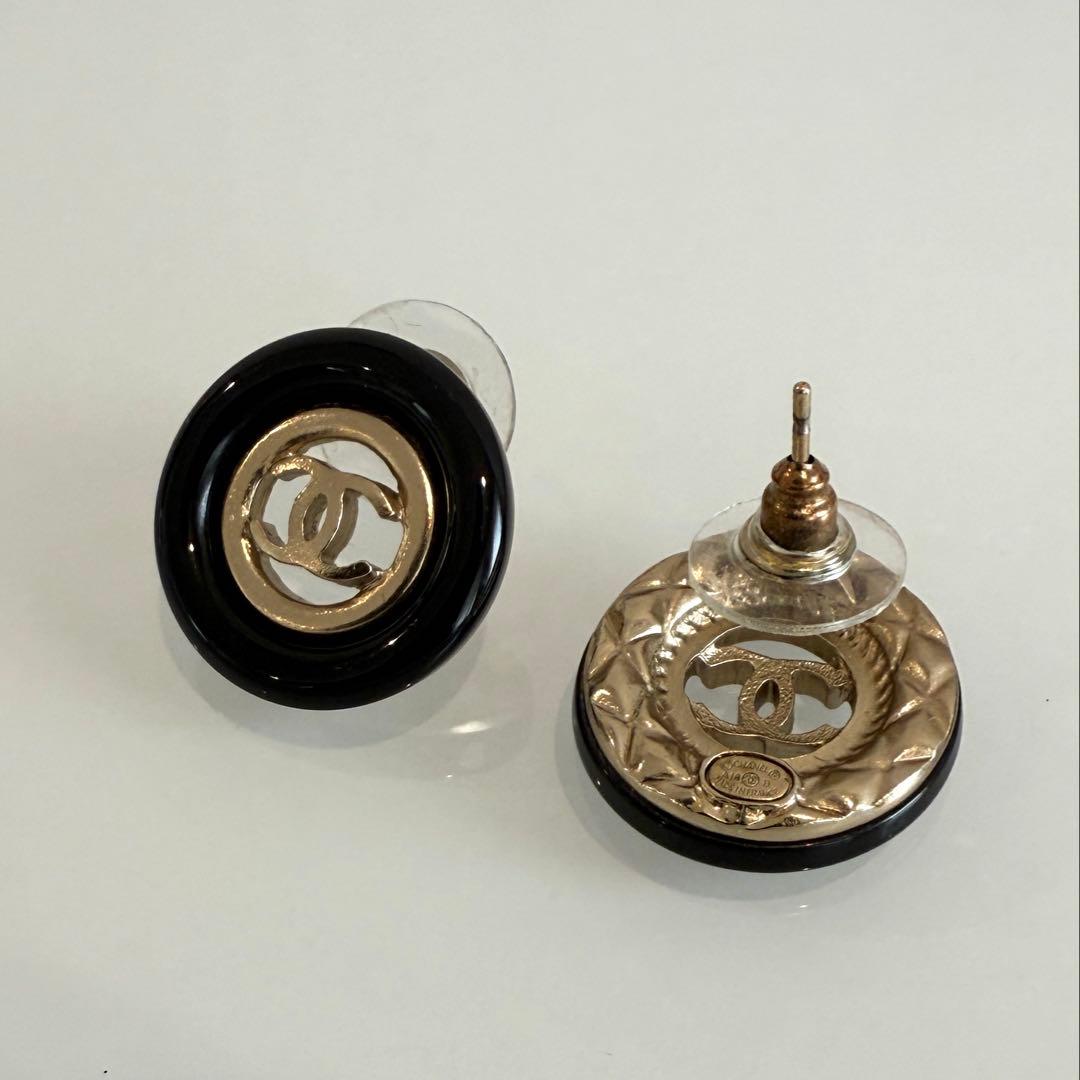 希少完売品 CHANEL【A18B】マトラッセピアス