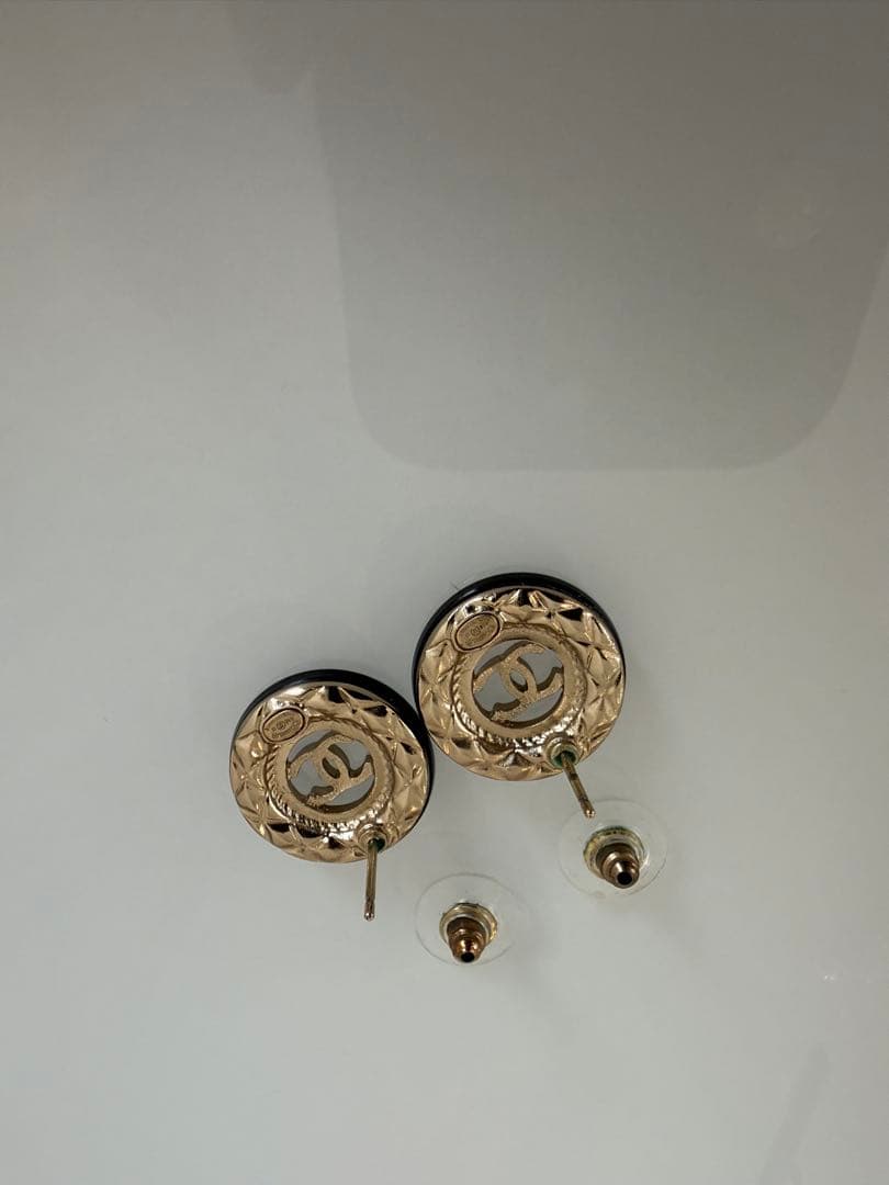 希少完売品 CHANEL【A18B】マトラッセピアス