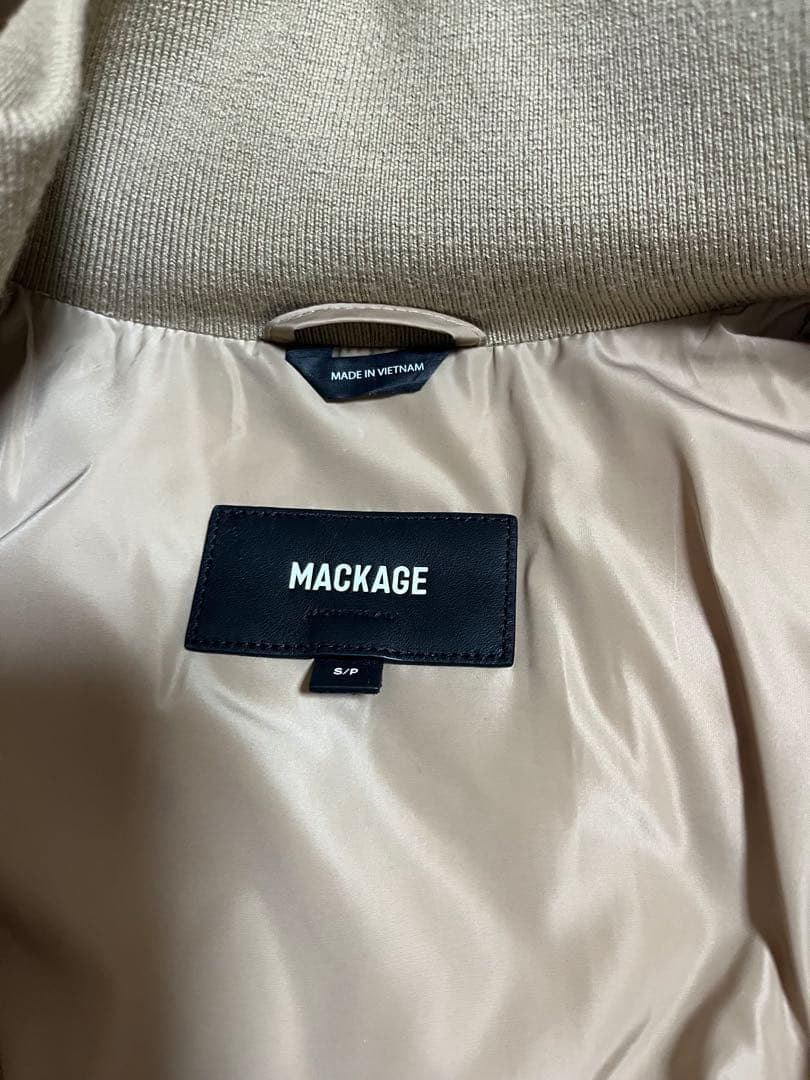 MACKAGE Mロゴ ベージュ ダウンジャケット フード付きADALI-NFR