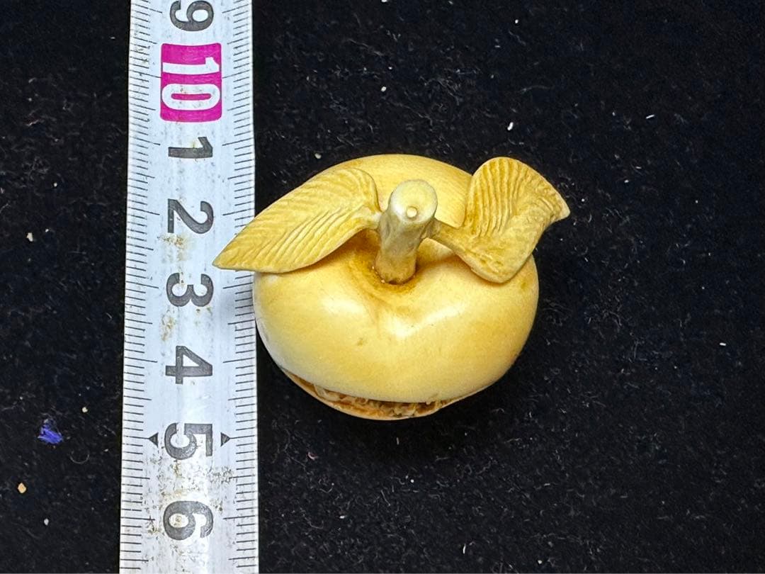 極上　置物　根付　天然素材　彫刻 　細密細工　骨董　アンティーク