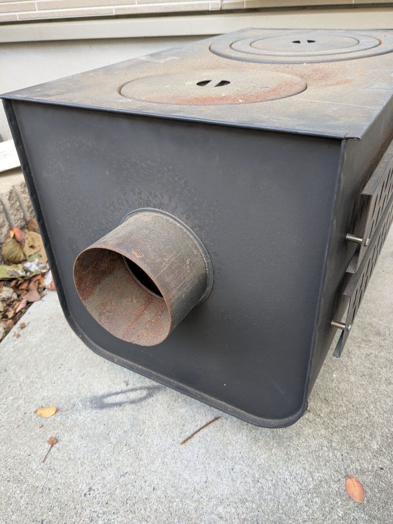 たんじ　　新保製作所　角型窓付薪ストーブ　ガードあり　煙突付き