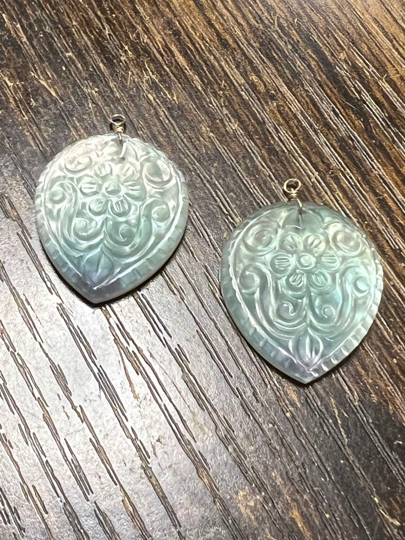 よしみ❤️フローライト　マザーオブパール　カービング　14kgfピアス