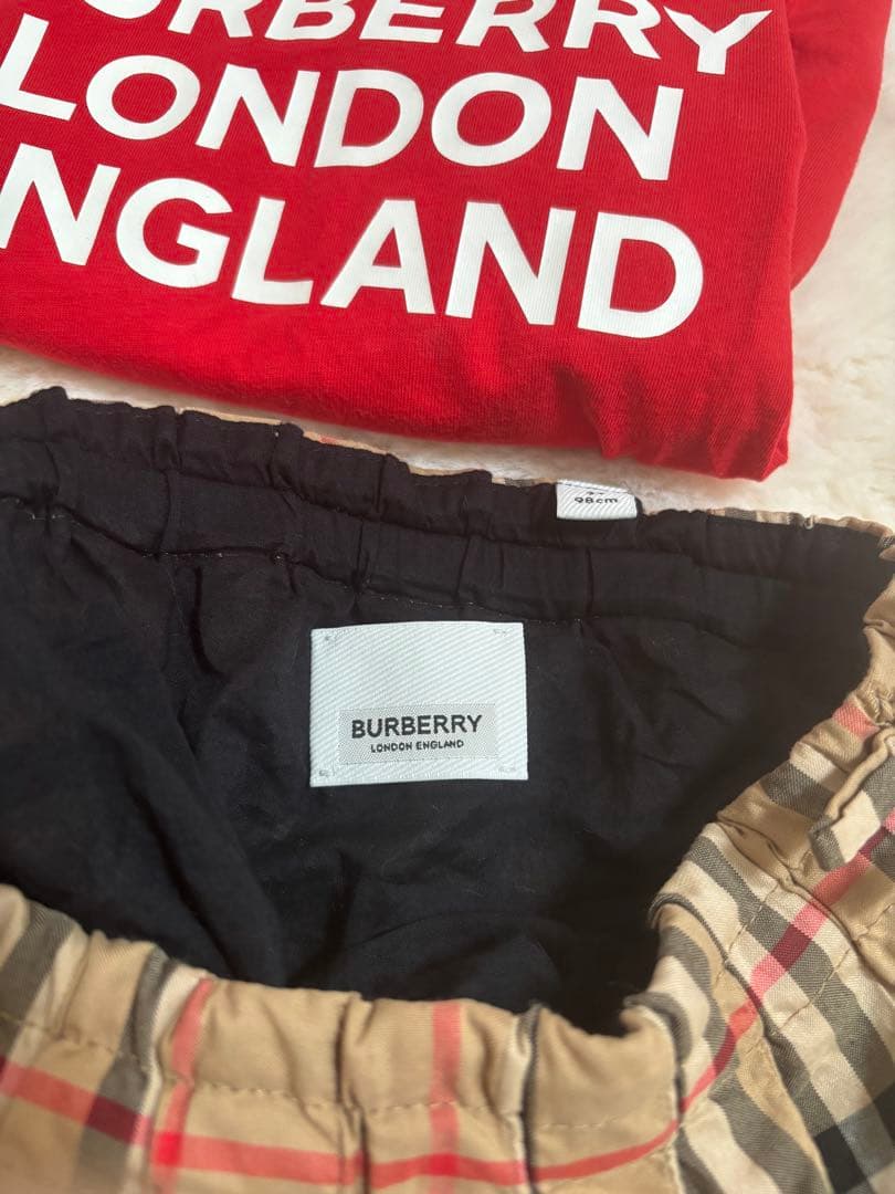 良品　BURBERRY バーバリー　現行タグ　プリーツスカート Tシャツセット