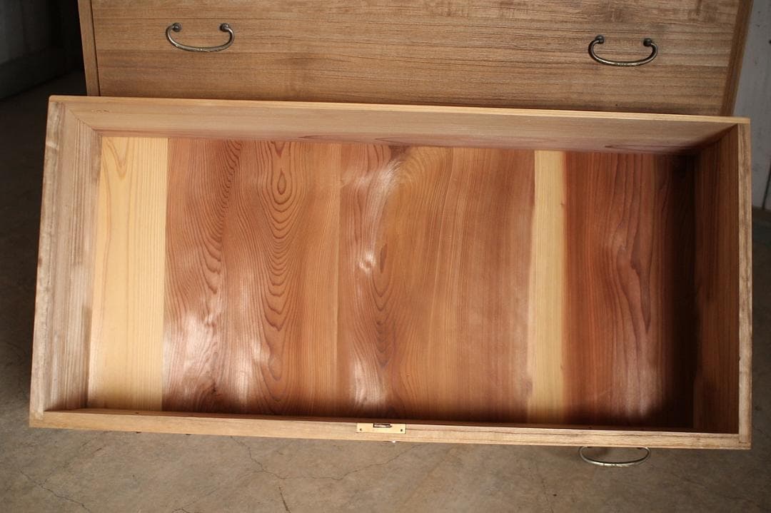 古い木製の引き出し2段　チェスト　桐箪笥　昭和レトロ　タンス　古家具　古民家