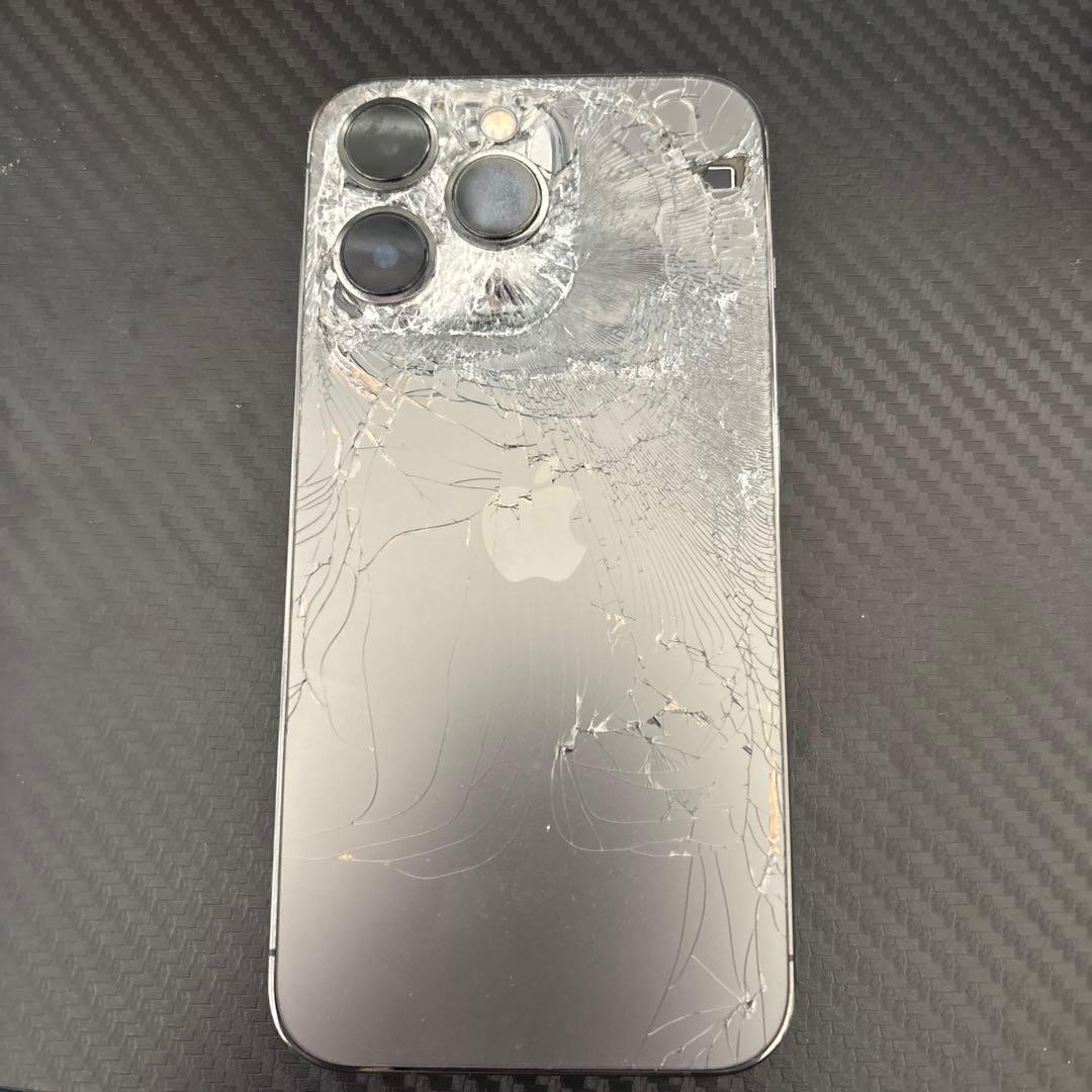 M*J様 iPhone13Pro 背面割れ