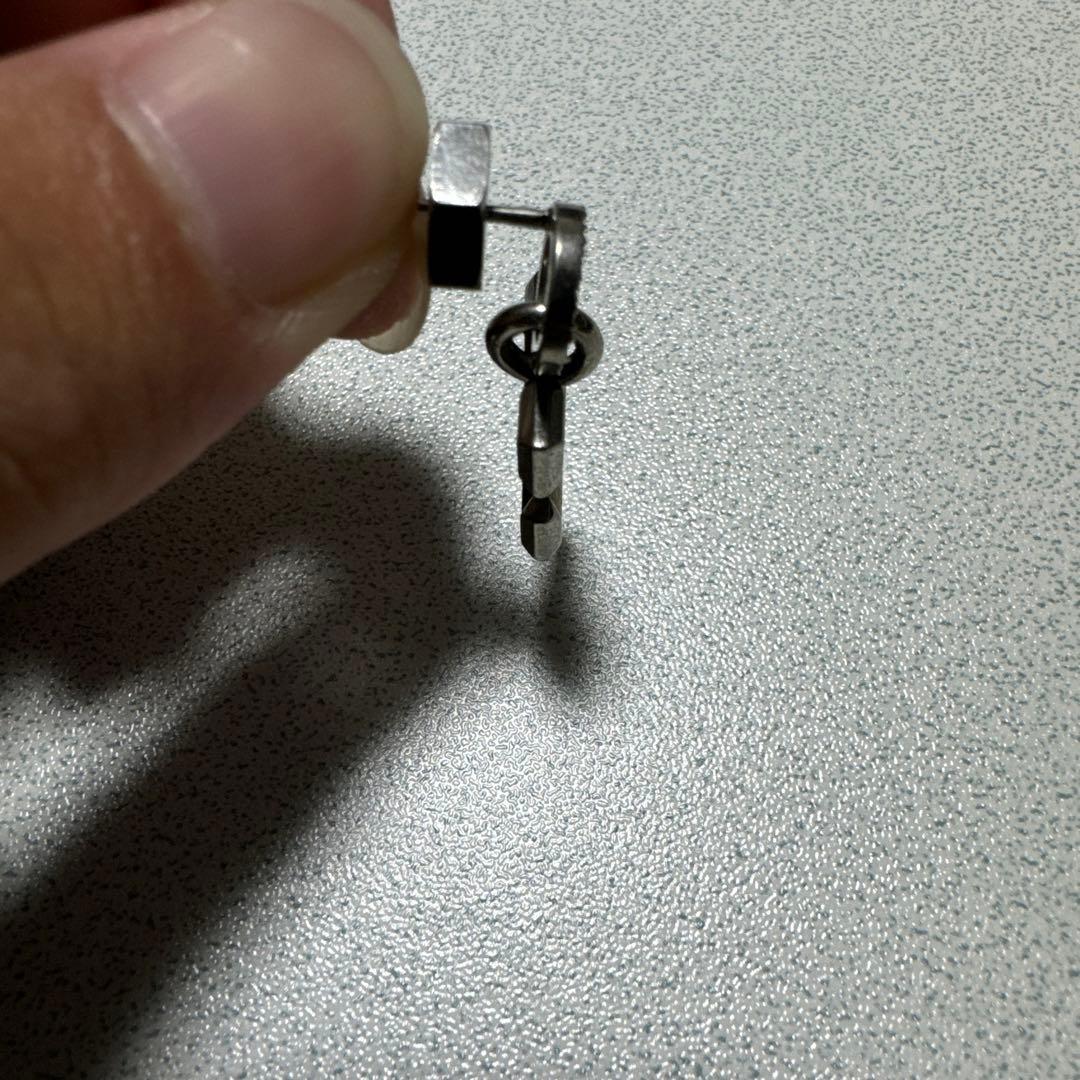 Off White ピアス(片耳用)