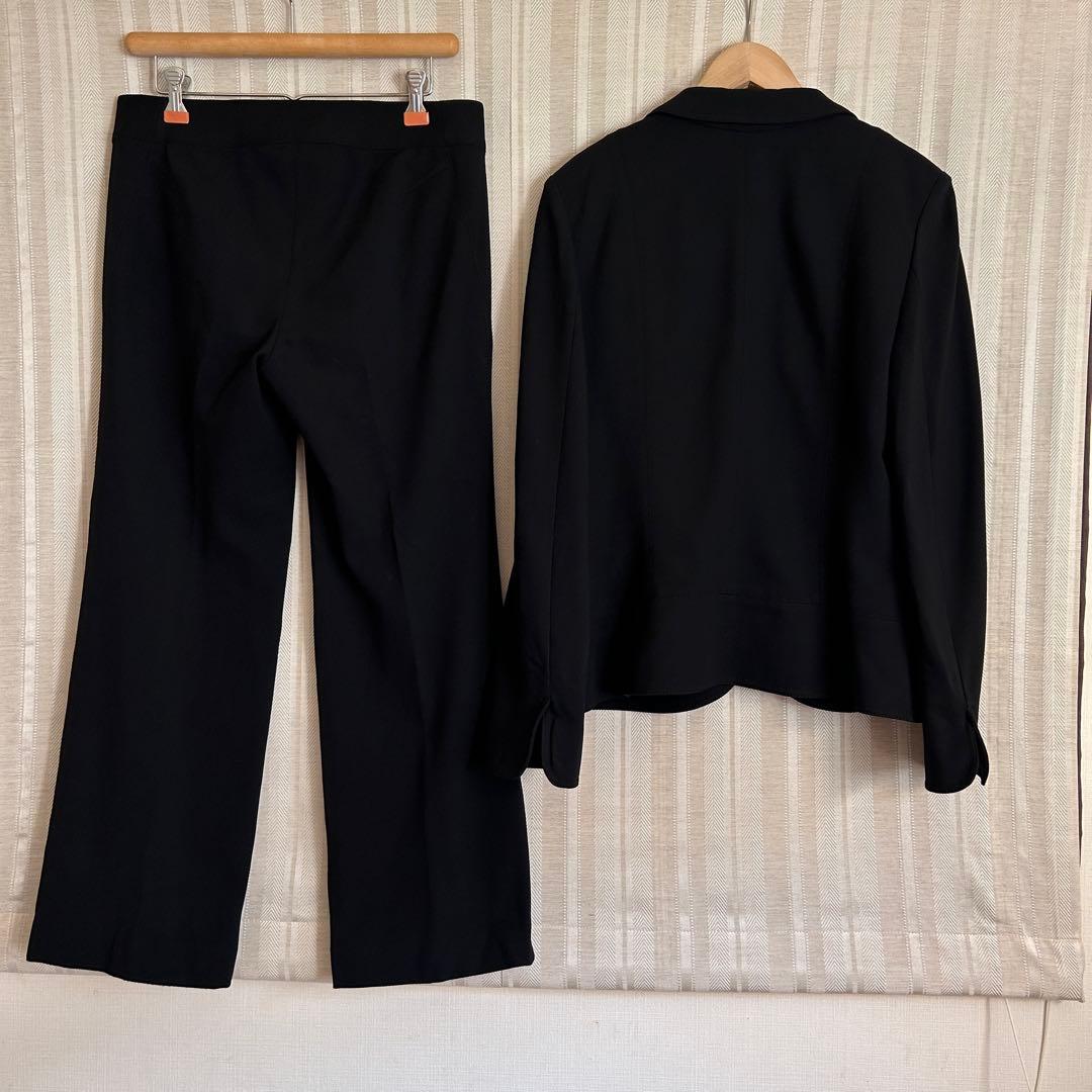 大きいサイズ46,44 23区　黒ストレッチパンツスーツ