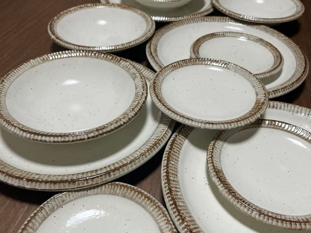 美濃焼　錆粉引渕十草　食器12枚セット