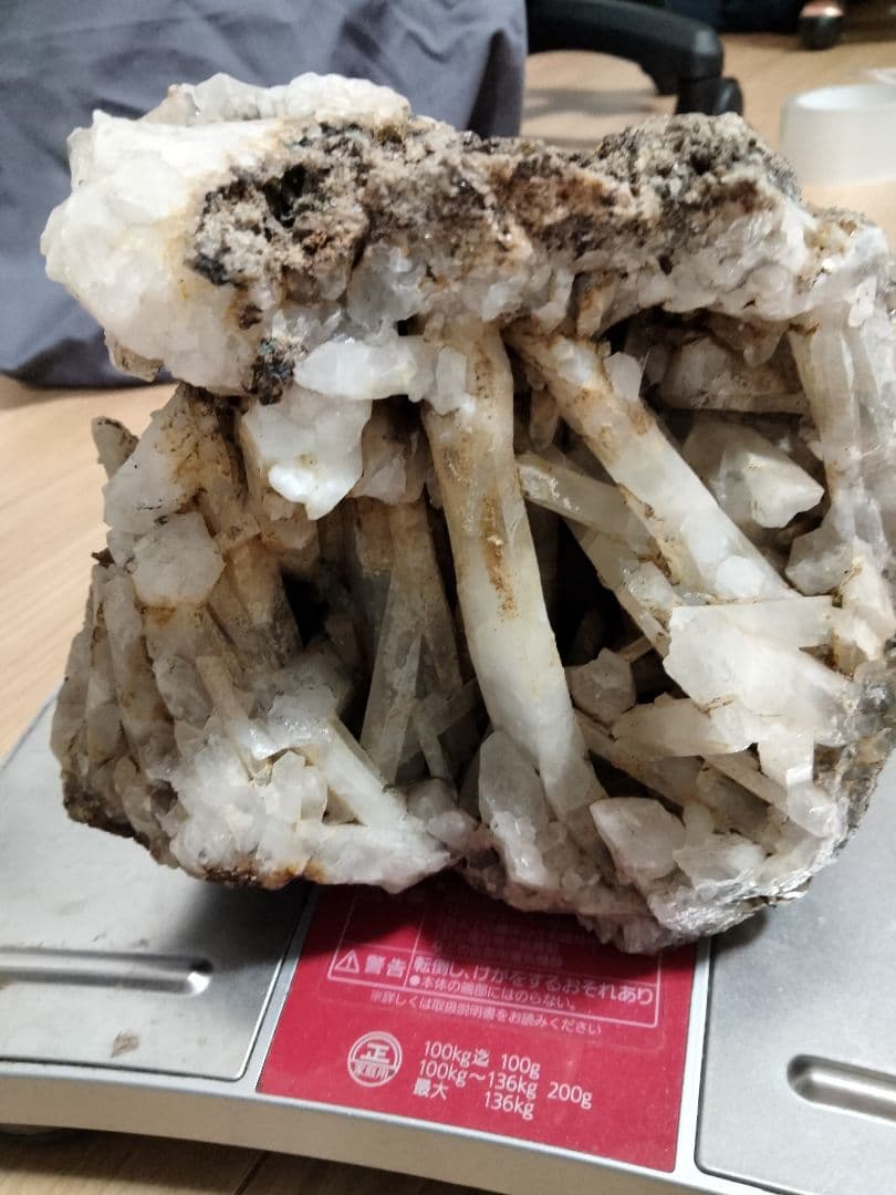 長野県　天然水晶　栗生水晶山産　骸晶水晶　水晶　原石　2.8キロ　大サイ