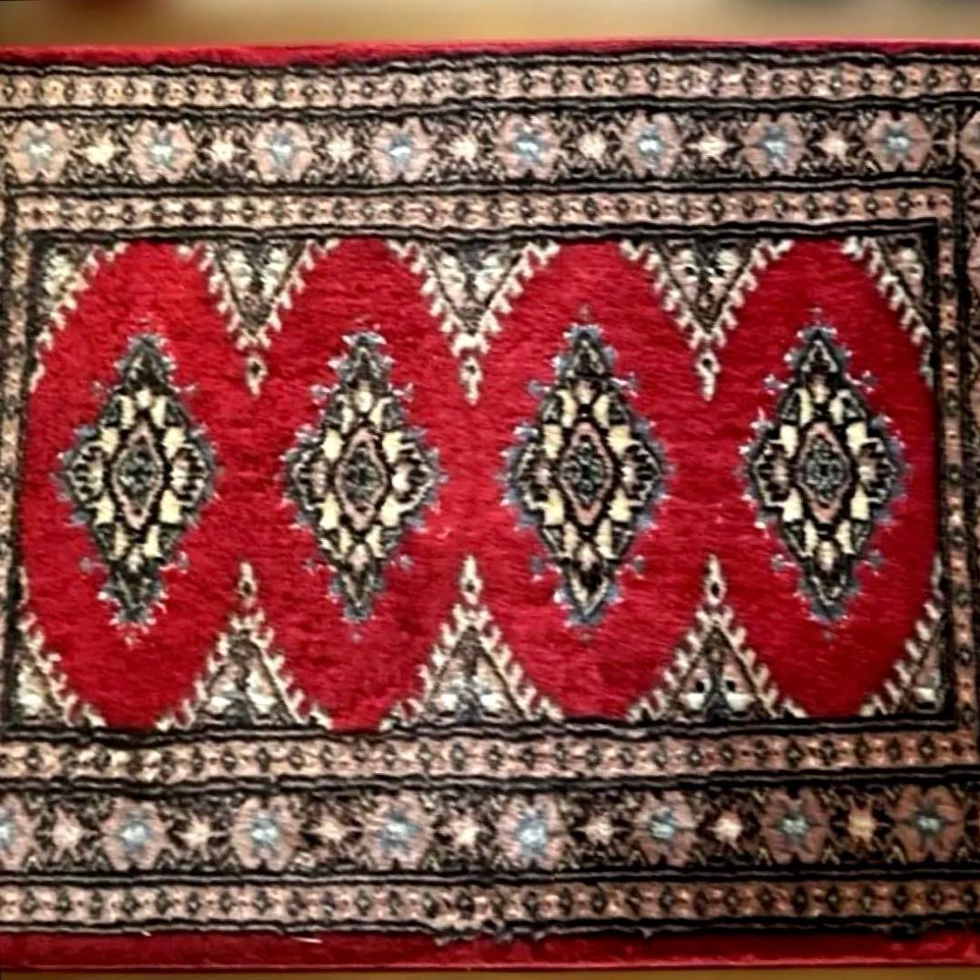 396 高級手織りのウール100%緞通ラグ 赤い幾何学模様約94× 61cm