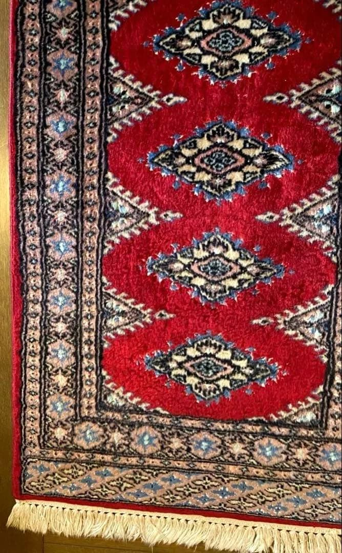 396 高級手織りのウール100%緞通ラグ 赤い幾何学模様約94× 61cm