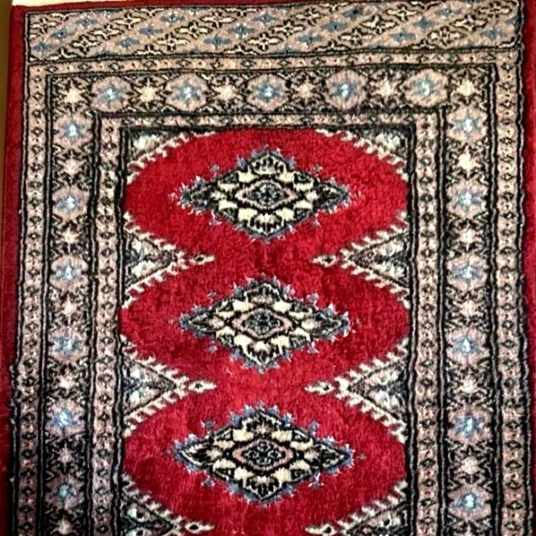 396 高級手織りのウール100%緞通ラグ 赤い幾何学模様約94× 61cm