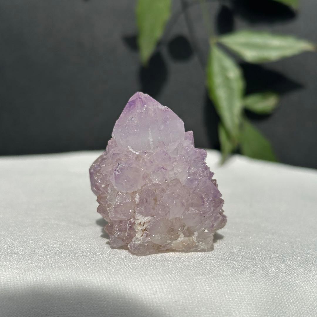 天然石アメジストの原石　置物　鉱物D.438