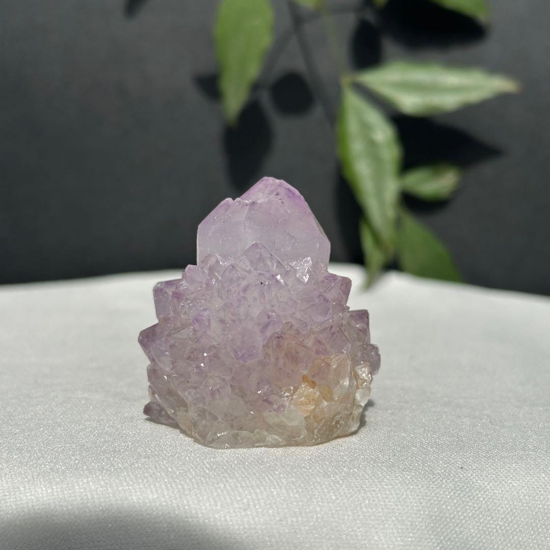 天然石アメジストの原石　置物　鉱物D.438