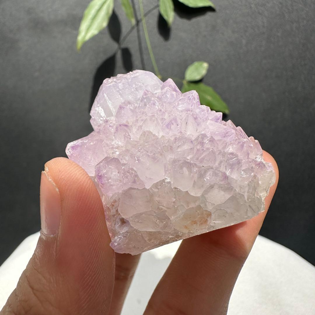 天然石アメジストの原石　置物　鉱物D.438