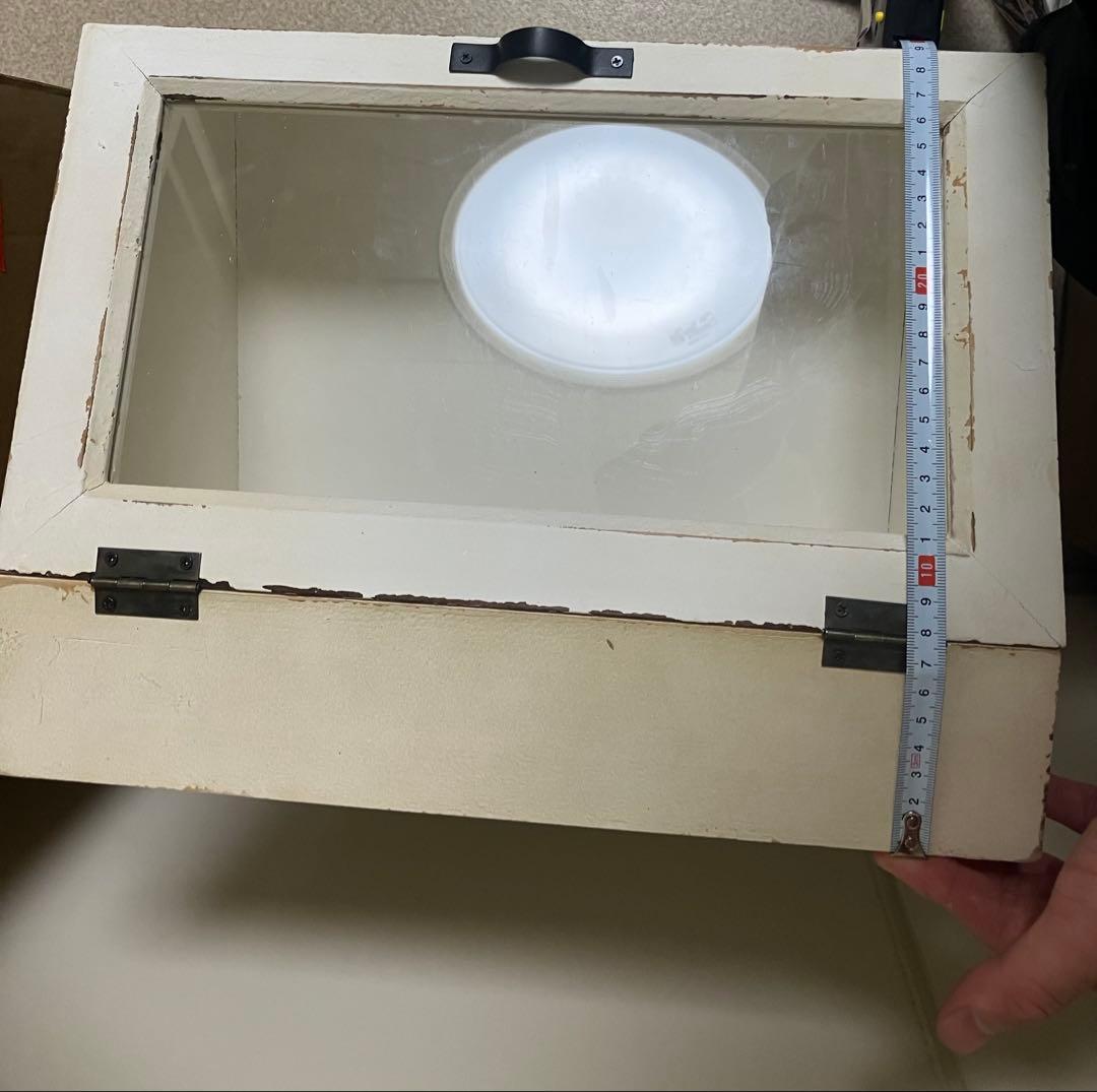 新品　アンティーク調　ガラスキャビネット