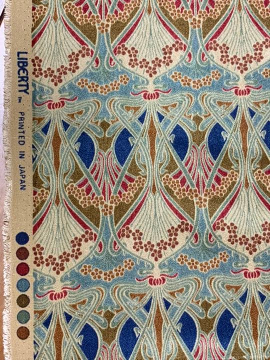 リバティ　生地　光沢あり