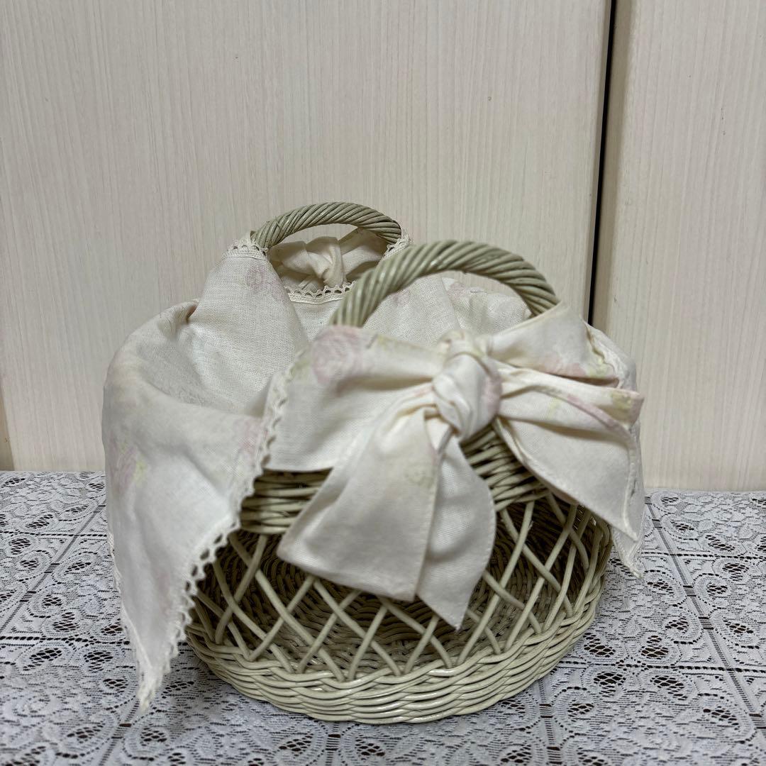 イマン　ホワイトバスケット