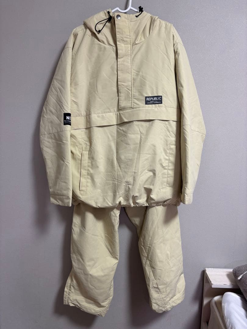 REPUBLIC セットアップ　スノーボードウェア