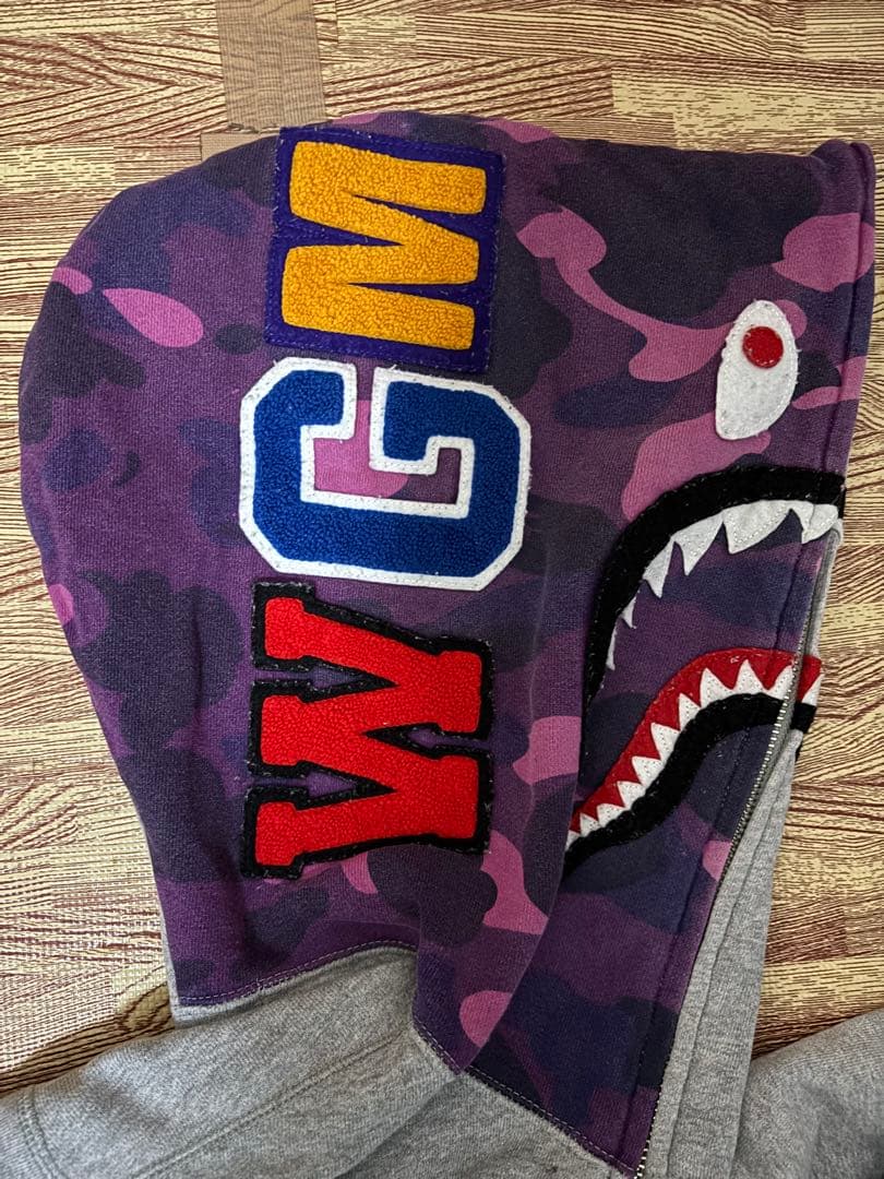 A BATHING APE シャークパーカー　グレー／パープル