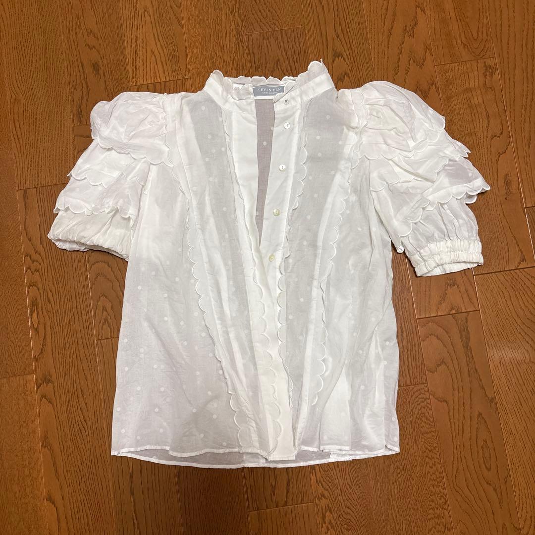 SEVENTEN ホワイトドットパフスリーブ　ブラウス