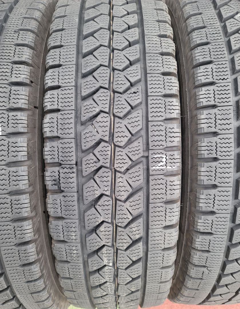 205/70R17.5 115/113L BLIZZAK W979バリ山