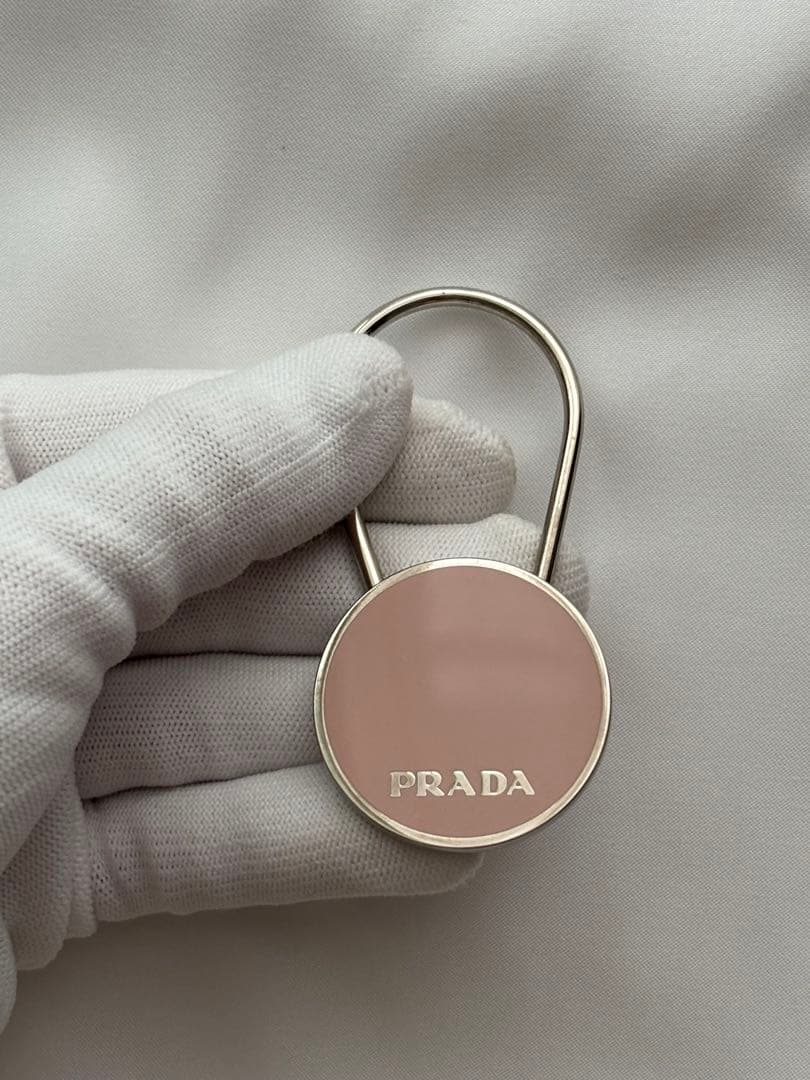 （momo 様お取引確定）PRADA ラウンド型キーリング ピンク